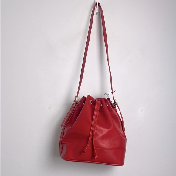 NEW Piombo Geranium Red Vegan Leather Shoulder Strap Bucket Bag - Picture 4 of 10